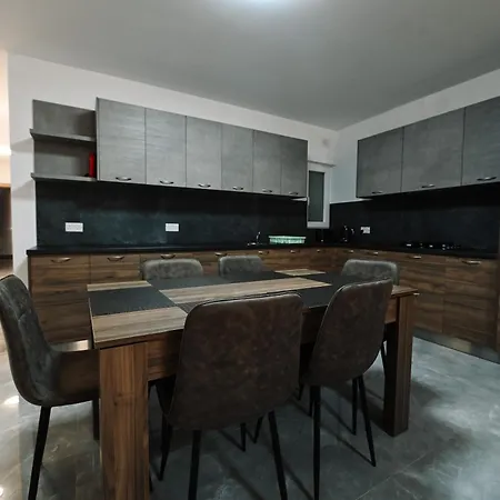 Cerviola Luxury 3 Bedroom شقة *