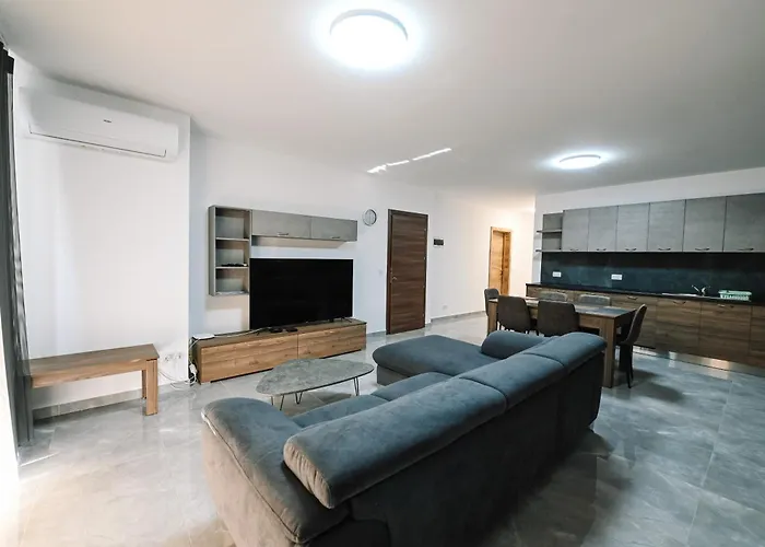 Cerviola Luxury 3 Bedroom *