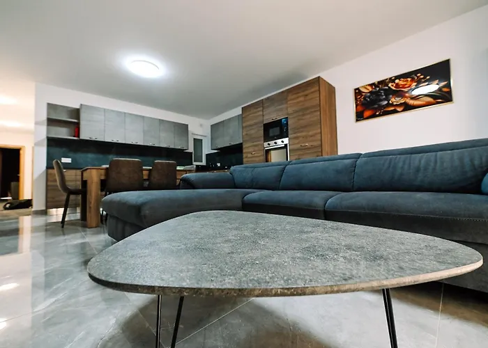 Cerviola Luxury 3 Bedroom *