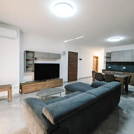 Cerviola Luxury 3 Bedroom *