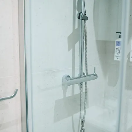 Cerviola Luxury 3 Bedroom アパート