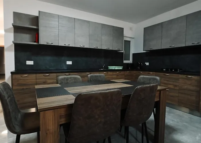 Cerviola Luxury 3 Bedroom Apartament *